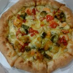 アオキーズピザ - グリル野菜と海老のアヒージョピザ