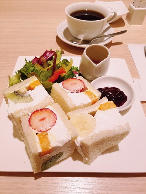 カフェ コムサ 上野松坂屋店 Cafe Commeca 上野広小路 ケーキ 食べログ