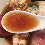 Homemade Ramen 麦苗 - 『上 醤油ラーメン』(1300円)のスープ