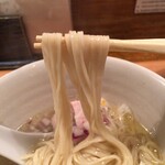 Homemade Ramen 麦苗 - かけ塩(700円)の麺