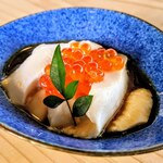 自家製おぼろ豆腐のいくら醤油がけ