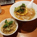 麺屋 六感堂 - 親子丼風 炊込みご飯＋わかさぎ南蛮ラーメン