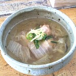 ヒジノワ　カフェアンドスペース - 一番最初に出てきたスープ！鶏の風味が優しいけどちゃんこ鍋的でもある。