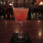 ウォータークラブ - 白桃、白ワイン、ザクロのカクテル