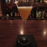 ウォータークラブ - ラムとブランデーとパッションフルーツのカクテル