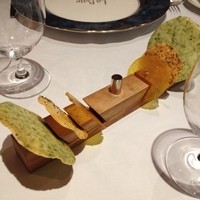 ラ・ベ - 前菜前。カナッペ。
                    海藻やカボチャなど。サクサクかつしっとり感もあり。