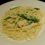 トラットリア・イタリア - “小柱とアスパラのクリームソーススパゲッティ”
