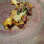 フィエルテ - ホワイトアスパラのムニエルと蛍烏賊のコンフィ　アンチョビ、アーモンド、クルミ、泥ネギソース　素材一つ一つの段階が丁寧　見えないお仕事が素材を繋ぐ味の要