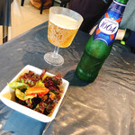 太陽カレー - ミニサラダとビール