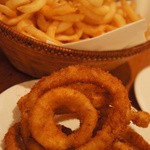 フランクリン・アベニュー - フレンチフライ（L：650円）とオニオンリングス（350円）♪揚げ加減、最高です！