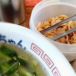 ふくちゃんラーメン - 薬味(フライドガーリック)