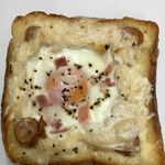 ブーランジェリー カワ - まるごと卵のカルボナーラトースト
