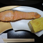 Oyado Shimizuya - 焼魚は鮭かホッケから選ぶ、厚焼き玉子(2020年2月)