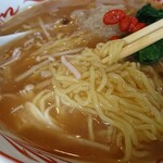 中国レストラン 雪園 - 少し縮れた中細麺、あんかけスープと良く絡んで啜(すす)りやすいです。案外麺量は多いですね。ボリューム満点のお得なランチセットです。