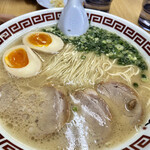 双喜紋 - ラーメンに味付けたまごトッピング
      ニンニクと辛味は別皿で注文