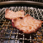 焼肉ダイニング ぜん - 上塩タン 調理中