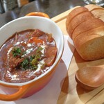 トリワイン ＰＩＫＯＳＨＨＨＵ - 香り豊かなブラウンシチュー＋厚切りプレーンバケット