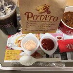 Wendy's First Kitchen - チリ、濃厚じゃがバタポテト、アイスコーヒー