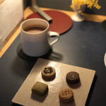 Cotito - クッキープレート、煎茶ホットチョコレート