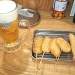 串カツ田中 - 「生ビール（プレミアムモルツ）」と「串カツ5品盛り（エビ・玉ネギ・レンコン・串カツ牛・串カツ豚）」