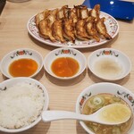 餃子の王将 - 「餃子2人前」「小ライス」「スープ」を頂きました