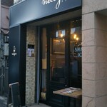 Homemade Ramen 麦苗 - 数軒先にある『ホームメードラーメン麦苗』さんの…シェイブアイス店！一度夏頃行きました
      猫カフェ出来たら行きたいなぁ…スタッフ募集してました(=^・^=)働きたい〜