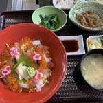 四季海鮮料理亭 - いくらちらし丼