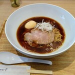 自家製麺 フラワー - 濃厚しょうゆラーメン +煮卵