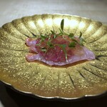 TTOAHISU - 金目鯛、赤玉葱、トマトのジュレ、パクチ、ライム、タバスコ