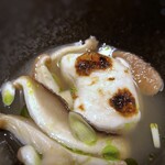 TTOAHISU - ＊白子様は香ばしく焼かれ、濃厚クリーミーで美味しい。 河豚の骨から取った出汁の味わいもいいですね。 フレンチで白子様を2品頂けるとは思っていませんでしたから、嬉しいこと。