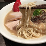 博多新風ラーメン食堂 - 麺は極細麺よりちょっと太い感じ