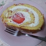 Bébé - まるごと苺ロール