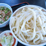 うどん房わらく - こってりもつ汁うどん+大盛り  800円