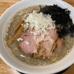 麺屋 つるる - 「背脂煮干らーめん」（800円）