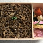 山形弁当売店 - 米沢名物牛丼弁当「牛肉どまんなか」