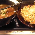 五味八珍 - 浜松餃子と味噌ラーメン８８８円