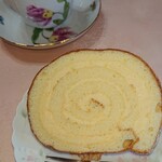 テラサワ・ケーキ・パンショップ - カステラロール￥230