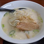 中華料理 金龍 - 豚骨ラーメン