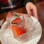 ビストロ ダイア - 原価2000円の苺を2000円で出すという信じられない行為