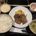 たんやHAKATA - 牛たん朝定食528円プラス91円でとろろセットにしました。税別です。