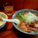 麺処ほん田 - 濃厚魚貝豚骨チャーシューメン+半ライス