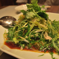 神田 雲林 - 蒸し鶏と九条葱のピーナッツオイル和え麺、台湾醤油のソース