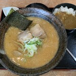 Ramemmenta - みそら～めん、750円＋カレー丼100円(ランチタイムサービス)