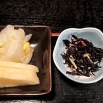 Azusagawa - 小鉢と漬物