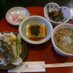 星月 - ランチメニュー（烏賊天ぷら丼と暖かい蕎麦）