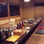 森のおはな - ２０人位座れそうな大きな座敷部屋。窓が多く配され開放的雰囲気です。