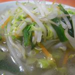 国立飯店 - 野菜はモヤシとキャベツが中心