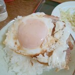かもだ - 目玉焼きはプルプルの仕上がり