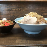 立川マシマシ - ハーフマシライス＋ラーメン（小）側面