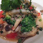 Mare@ - ツブ貝とブロッコリーとキノコのバターソテー